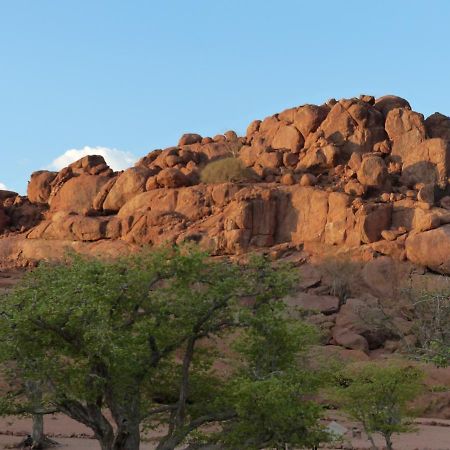 Ozohere Campsite And Himba Village Uis Exteriör bild