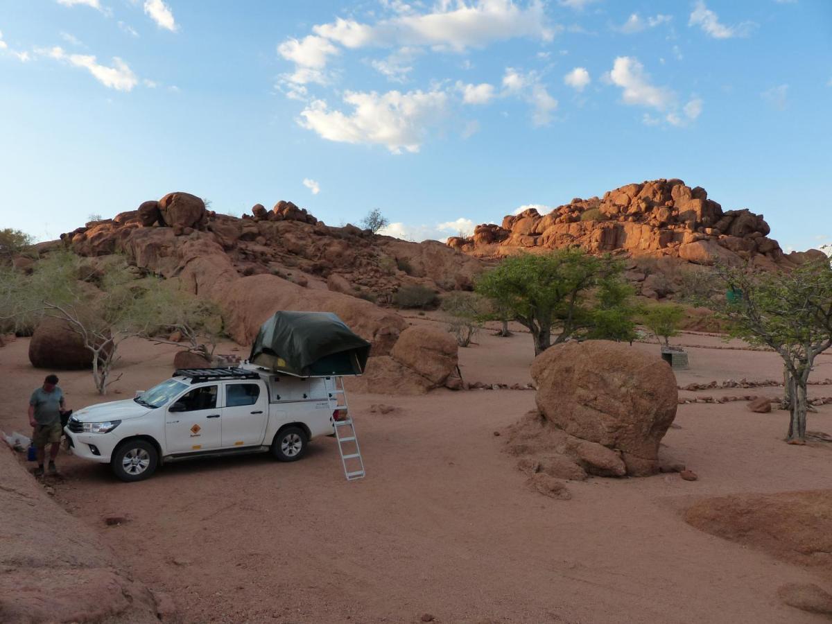 Ozohere Campsite And Himba Village Uis Exteriör bild