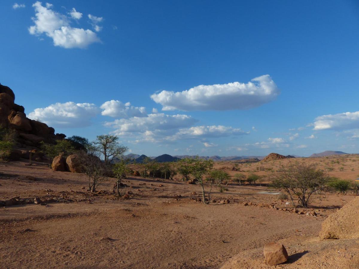 Ozohere Campsite And Himba Village Uis Exteriör bild
