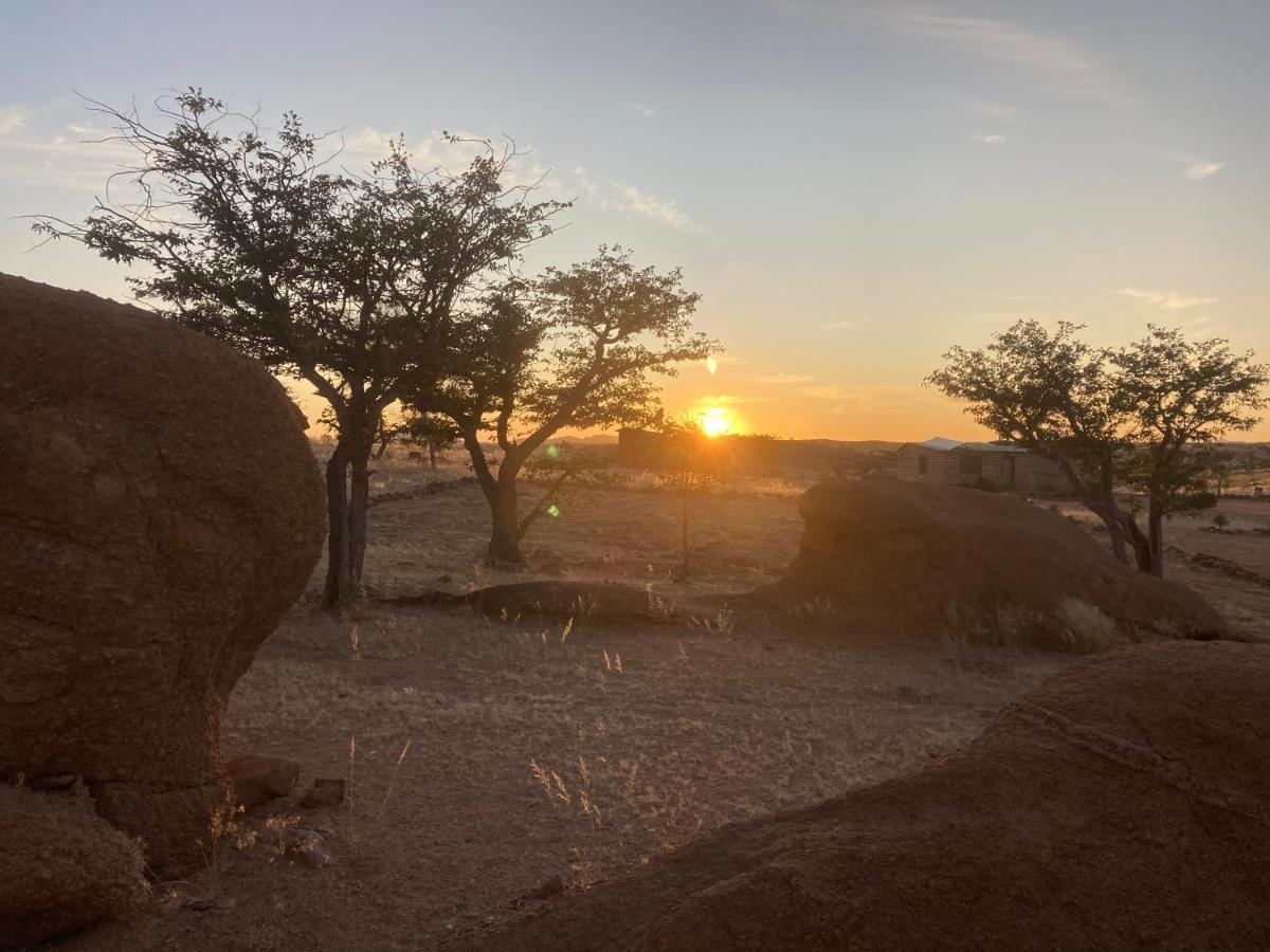 Ozohere Campsite And Himba Village Uis Exteriör bild