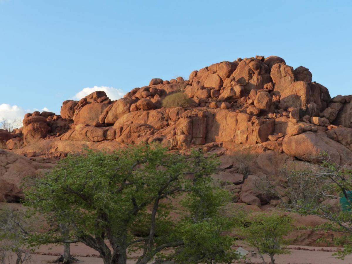 Ozohere Campsite And Himba Village Uis Exteriör bild