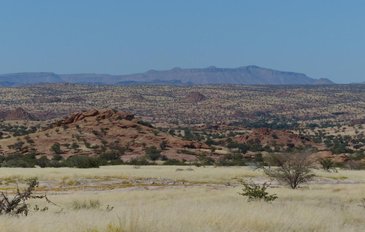 Ozohere Campsite And Himba Village Uis Exteriör bild
